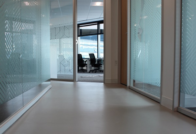 Offices With Liquid Elements Smooth Flooring