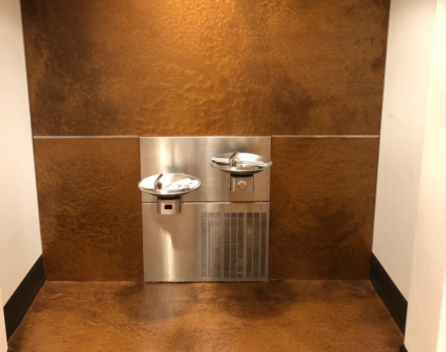 Arena Guest Water Fountain Area With Wall Panel